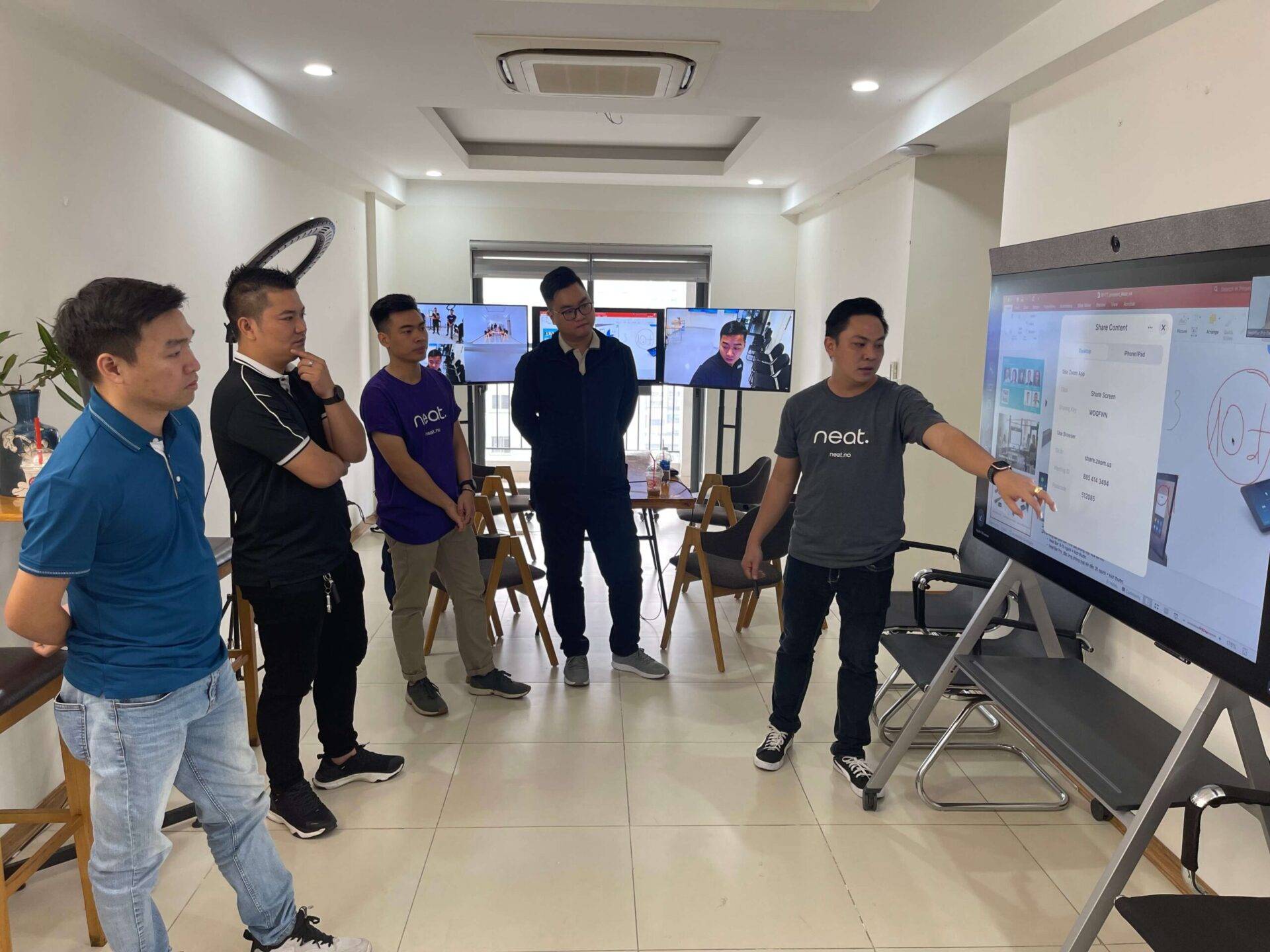 BHTT-Hoi-nghi-truyen-hinh-Neat-15