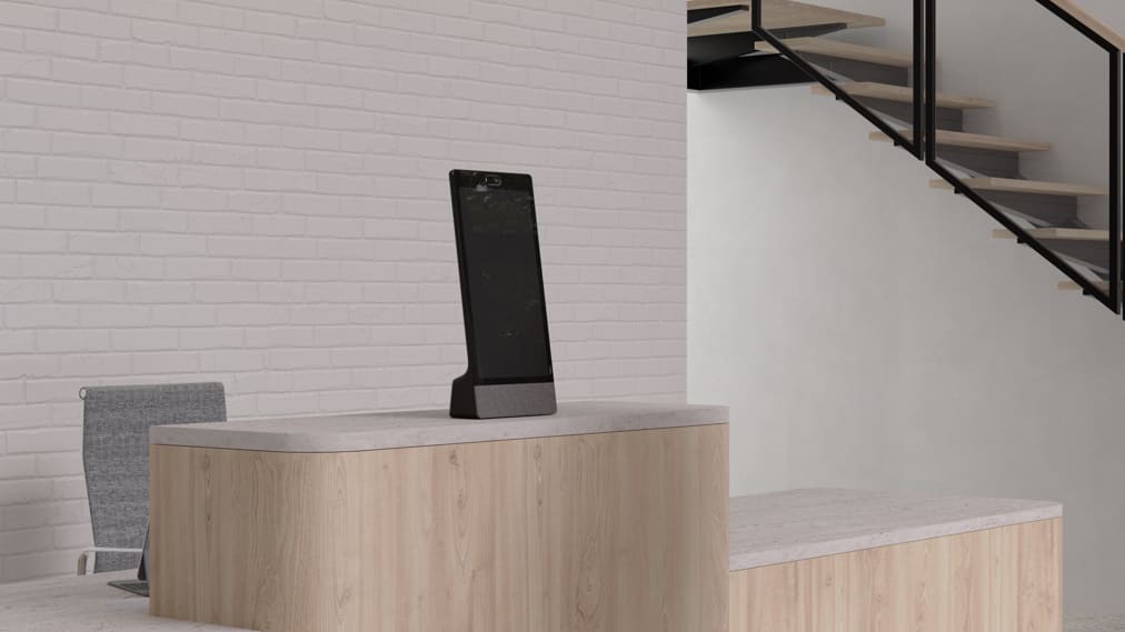 Neat frame tại quầy Lễ tân